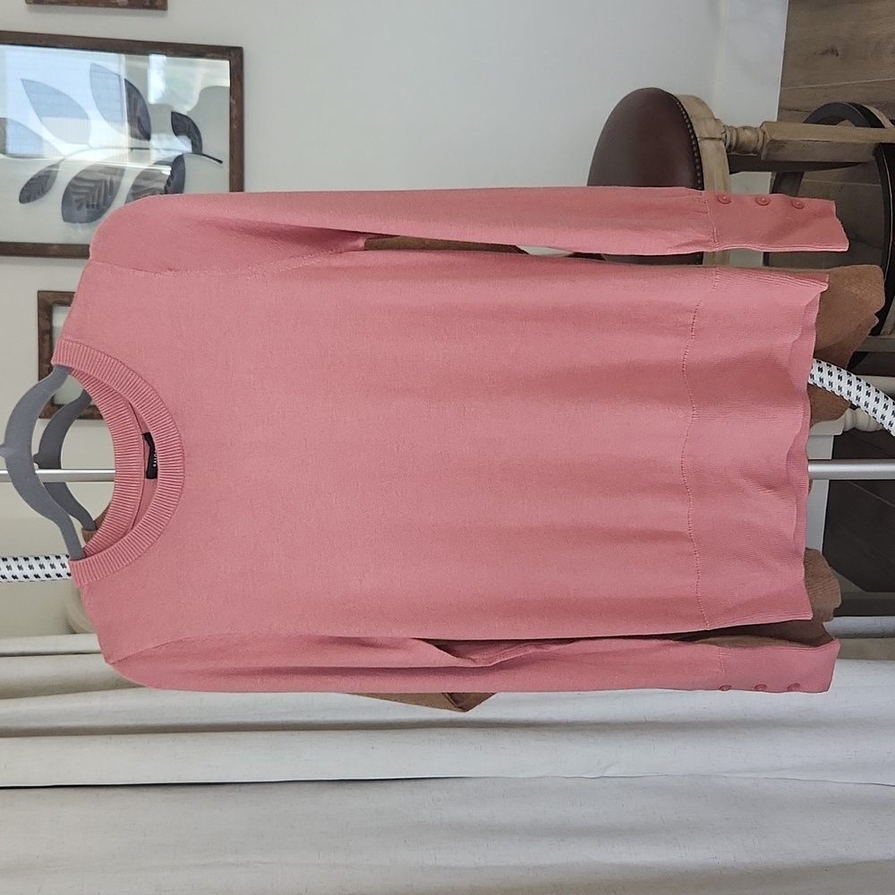 NWT Halogen long sleeve pink sweater size small covered buttons on cuff